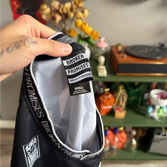 Broken promises jersey - Picture 3 of 3